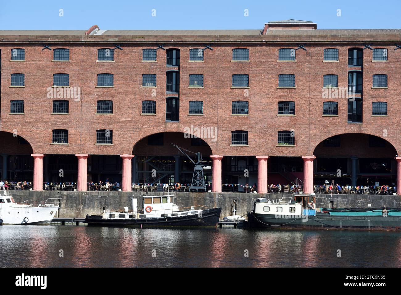 Royal Albert Dock (1846) Historic Dock Buildings & warehouse progettati da Jesse Hartley e Philip Hardwick su Pier Head Liverpool Inghilterra Regno Unito Foto Stock