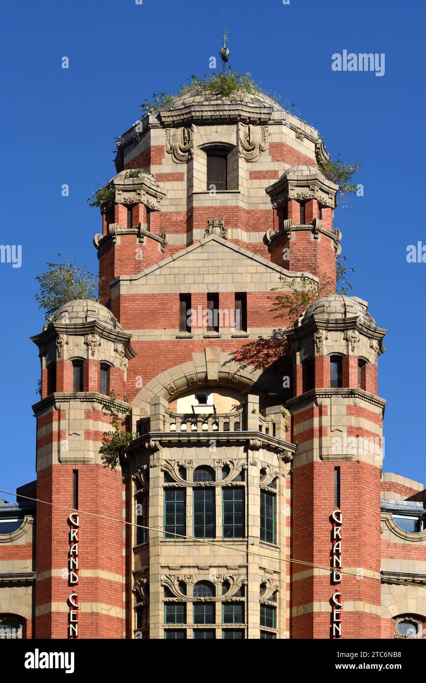 Corner Tower of the Art Nouveau Style Grand Central Hall (1905) di Bradshaw Gass Liverpool Inghilterra Regno Unito Foto Stock