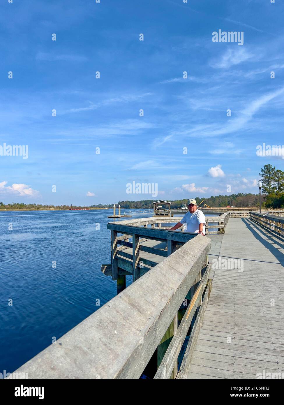 Il fiume Satilla in una splendida giornata di sole vicino Woodbine, Georgia, negli Stati Uniti. Foto Stock