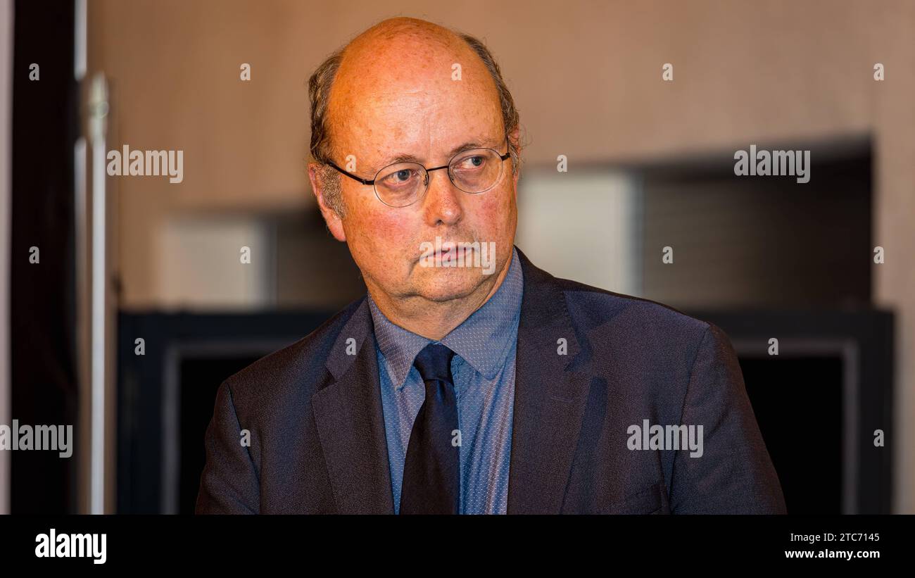 Informationsveranstaltung zum Atommüll Endlager Der Leiter des Bereich Entsorgung des Eidgenössische Nuklearsicherheitsinspektorat ENSI Felix Altorfer bei seinem Auftritt bei der Informationsveranstaltung zum Atommüll-Endlager. Glattfelden, Schweiz, 31.10.2022 *** evento informativo sul deposito di rifiuti nucleari il capo della divisione gestione dei rifiuti dell'Ispettorato federale della sicurezza nucleare dell'IFSN Felix Altorfer durante la sua partecipazione all'evento informativo sul deposito di rifiuti nucleari di Glattfelden, Svizzera, 31 10 2022 Foto Stock