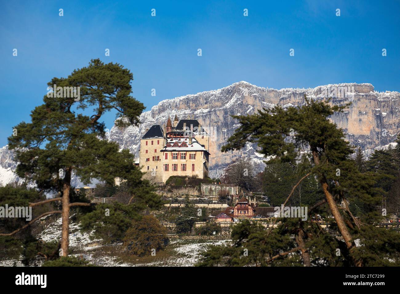 Chateau de Menthon Saint Bernard, Lake Annecy, Haute Savoie, Francia. Foto Stock