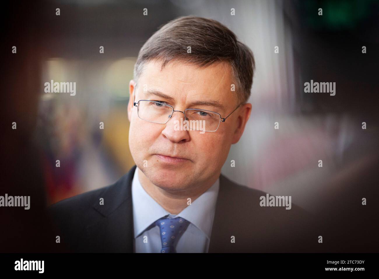 Bruxelles, Belgio. 7 dicembre 2023. © Nicolas Landemard/le Pictorium/MAXPPP - Bruxelles 07/12/2023 Les ministres de finances europeens se reunissaient ce jour dans le cadre de l'Eurogroupe. ICI, onorevole Dombrovskis. Credito: MAXPPP/Alamy Live News Foto Stock