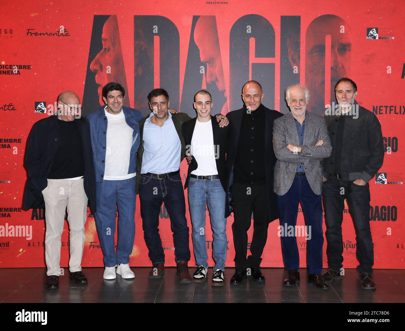 Roma, Italia. 11 dicembre 2023. Roma, il cinema Space moderno, photocall per il film "Adagio". Nella foto: Stefano Bises, Pierfrancesco Favino, Adriano Giannini, Gianmarco Franchini, Stefano Sollima, toni Servillo, Valerio Mastandrea credito: Agenzia fotografica indipendente/Alamy Live News Foto Stock