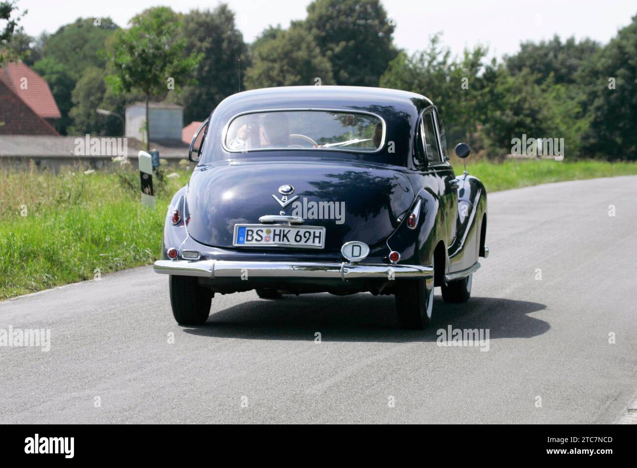 Von der ADAC - Niedersachsen - Classic 2007. Hier BMW 501 V8 BJ. 1955 - auf der L444 zwischen Bad Nenndorf/Reinsen und Stadthagen am 21.07.2007. *** Dall'ADAC Niedersachsen Classic 2007 qui BMW 501 V8 BJ 1955 sulla L444 tra Bad Nenndorf Reinsen e Stadthagen il 21 07 2007 Foto Stock