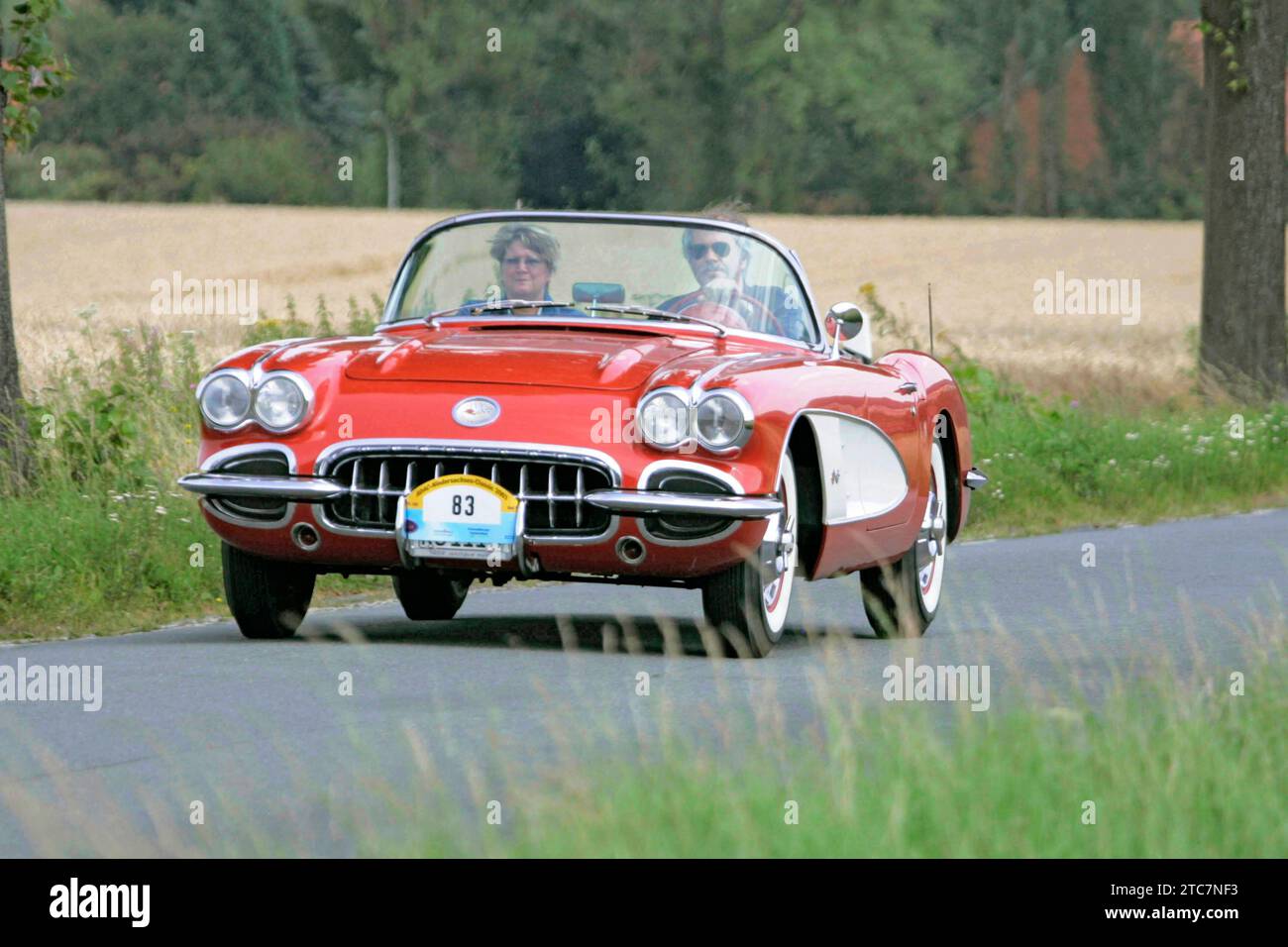 Von der ADAC - Niedersachsen - Classic 2007. Hier Chevrolet Corvette auf der L444 zwischen Bad Nenndorf/Reinsen und Stadthagen am 21.07.2007. *** Dall'ADAC Niedersachsen Classic 2007 qui Chevrolet Corvette sulla L444 tra Bad Nenndorf Reinsen e Stadthagen il 21 07 2007 Foto Stock