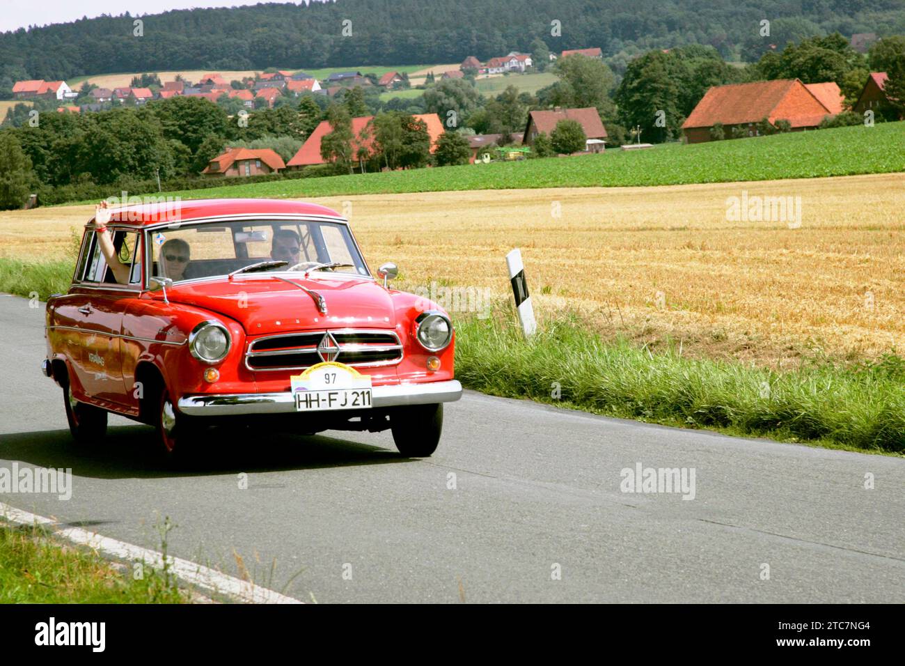 Von der ADAC - Niedersachsen - Classic 2007. Hier Borgward Isabella Combi BJ. 1959 - auf der L444 zwischen Bad Nenndorf/Reinsen und Stadthagen am 21.07.2007. *** Dall'ADAC Niedersachsen Classic 2007 qui Borgward Isabella Combi BJ 1959 sulla L444 tra Bad Nenndorf Reinsen e Stadthagen il 21 07 2007 Foto Stock