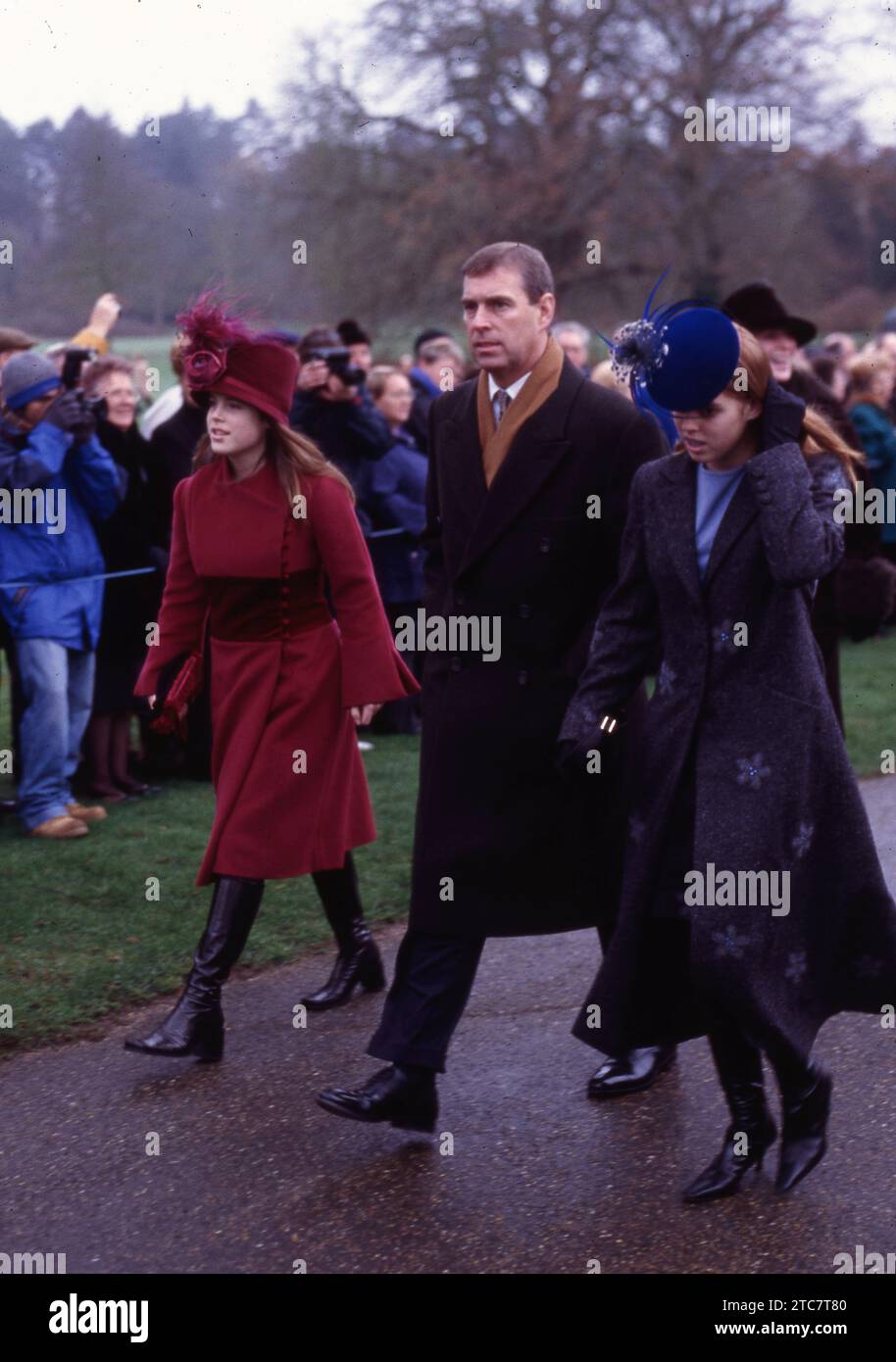 Prince Andrew, The Duke of York and Daughters Eugenie and Beatrice 2001 Photo by the Henshaw Archive Foto Stock