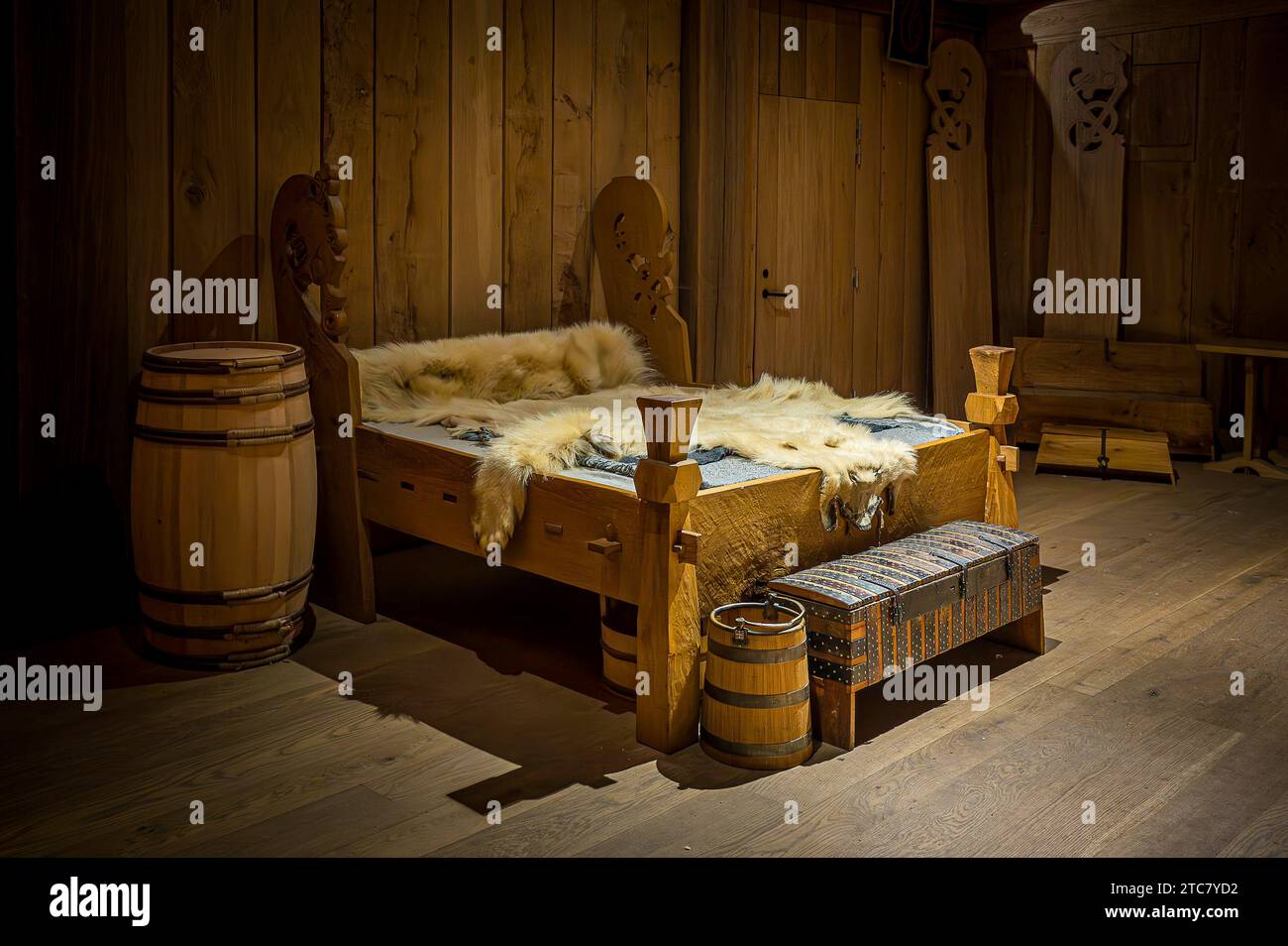 Camera da letto nella sala reale vichinga a Lejre, terra delle leggende, Danimarca, 10 dicembre 2023 Foto Stock