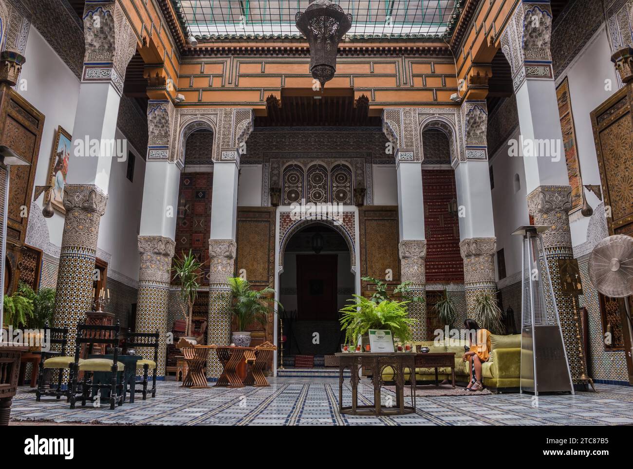 Una foto dell'interno del Palais de Fes Dar Tazi Foto Stock