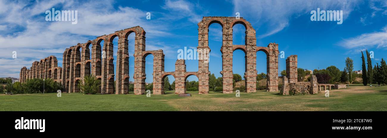 Una foto panoramica dell'Acueducto de los Milagros (Merida) Foto Stock