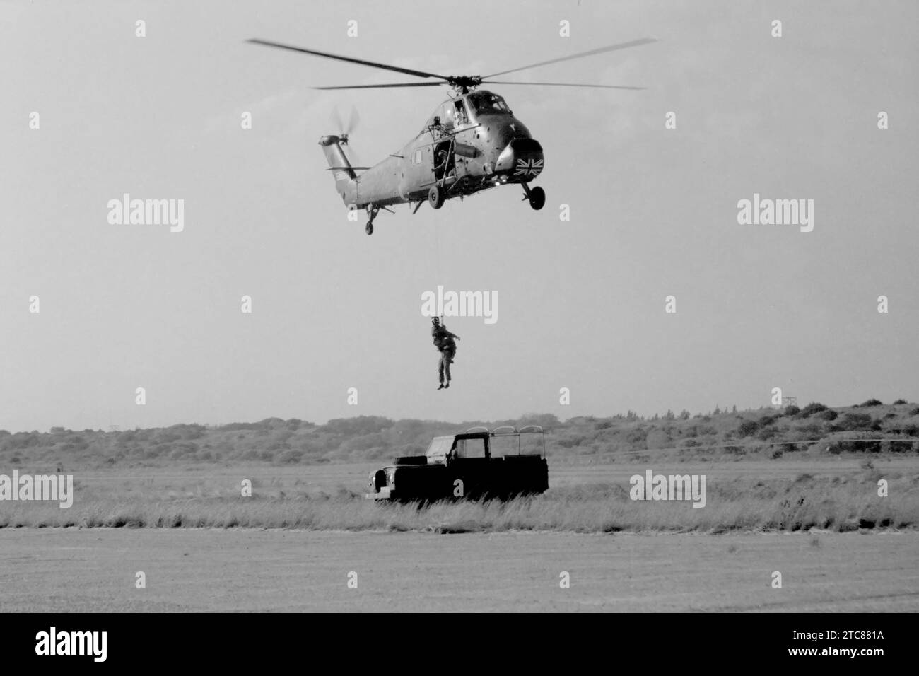 Elicottero di salvataggio Westland Wessex HC5C, XS517 Ace of Spades, del No84 Squadron che dimostrava l'operazione di verricello. Royal Air Force Akrotiri Cyprus, Open Day, 1984 Foto Stock