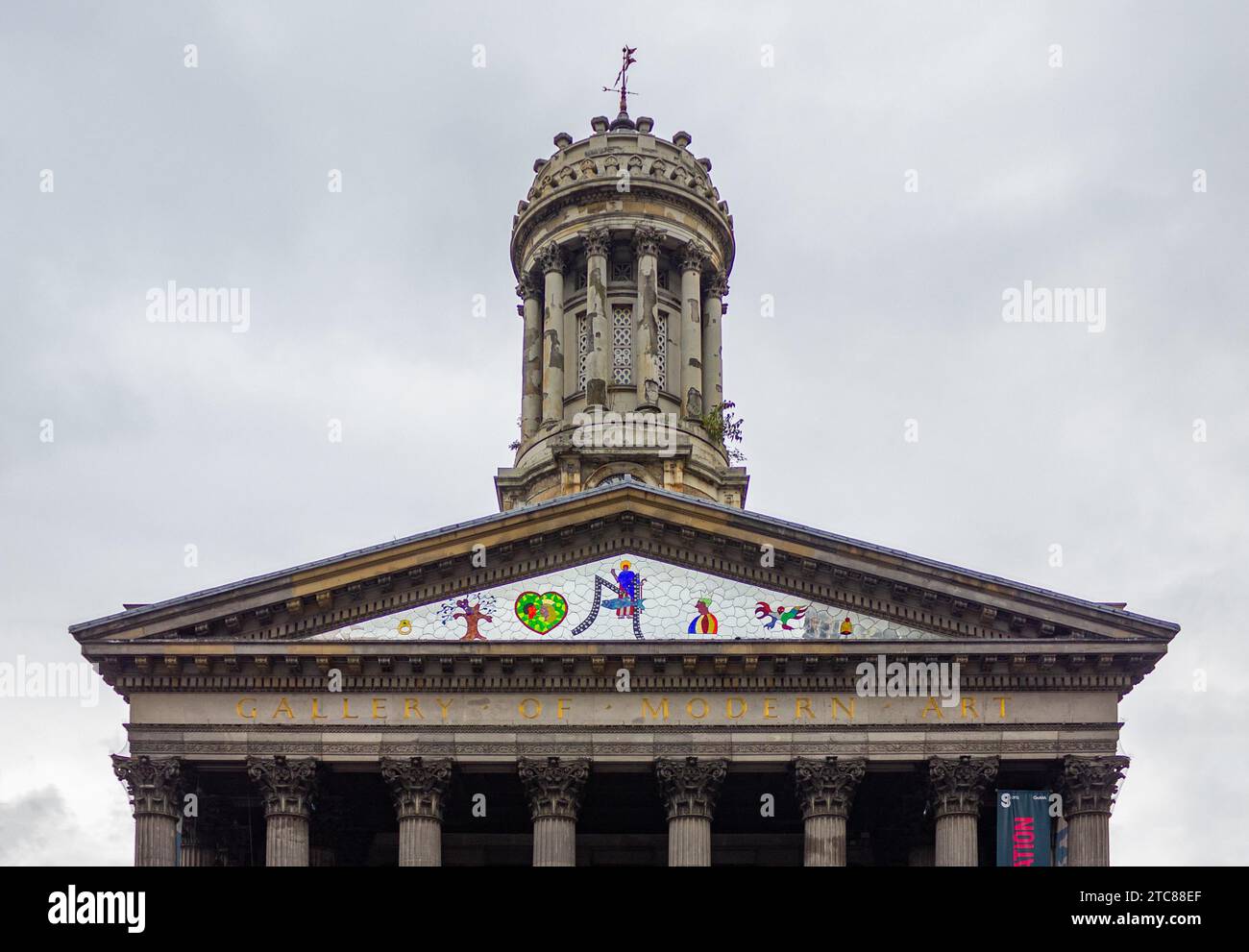 Una foto in bianco e nero della facciata anteriore della Galleria d'Arte moderna (Glasgow) Foto Stock
