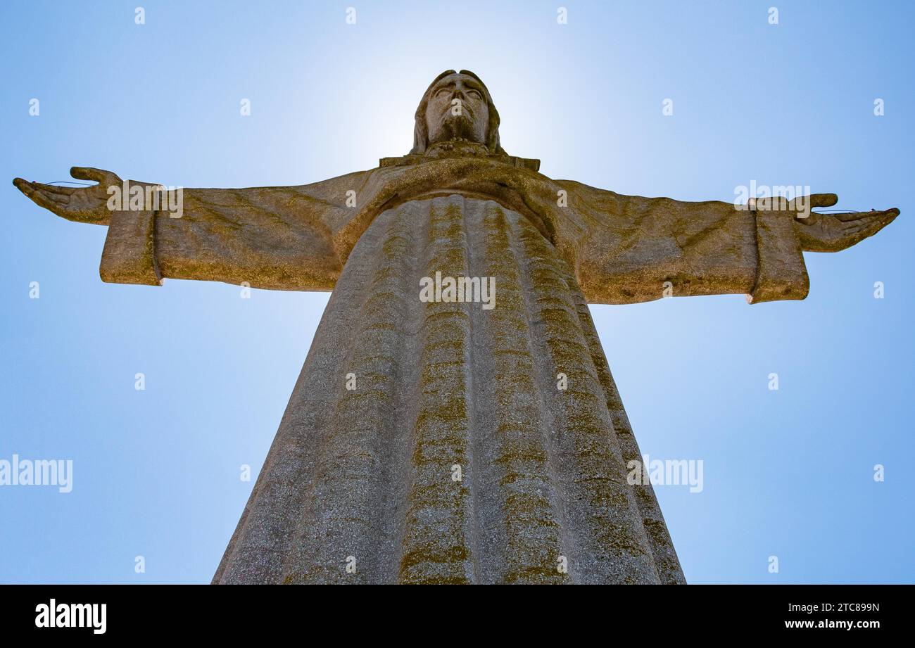 Una foto della statua del Cristo Rei, ad Almada (dall'altra parte del fiume da Lisbona) Foto Stock
