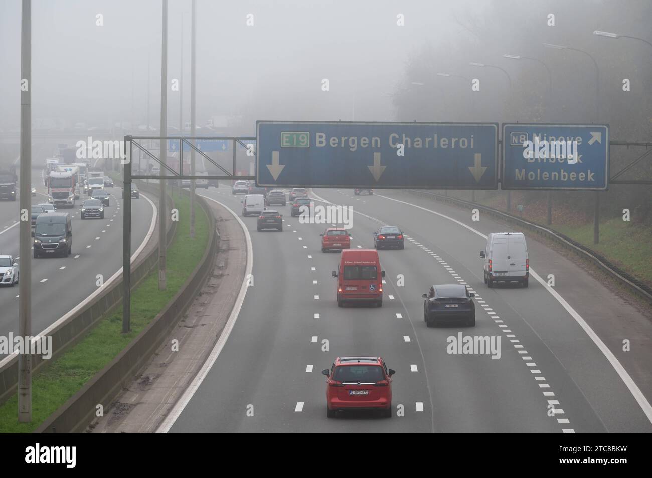 Dilbeek, Brabant, Belgio, 1 dicembre 2023 - Vista dall'alto sull'autostrada A2 credito: Imago/Alamy Live News Foto Stock