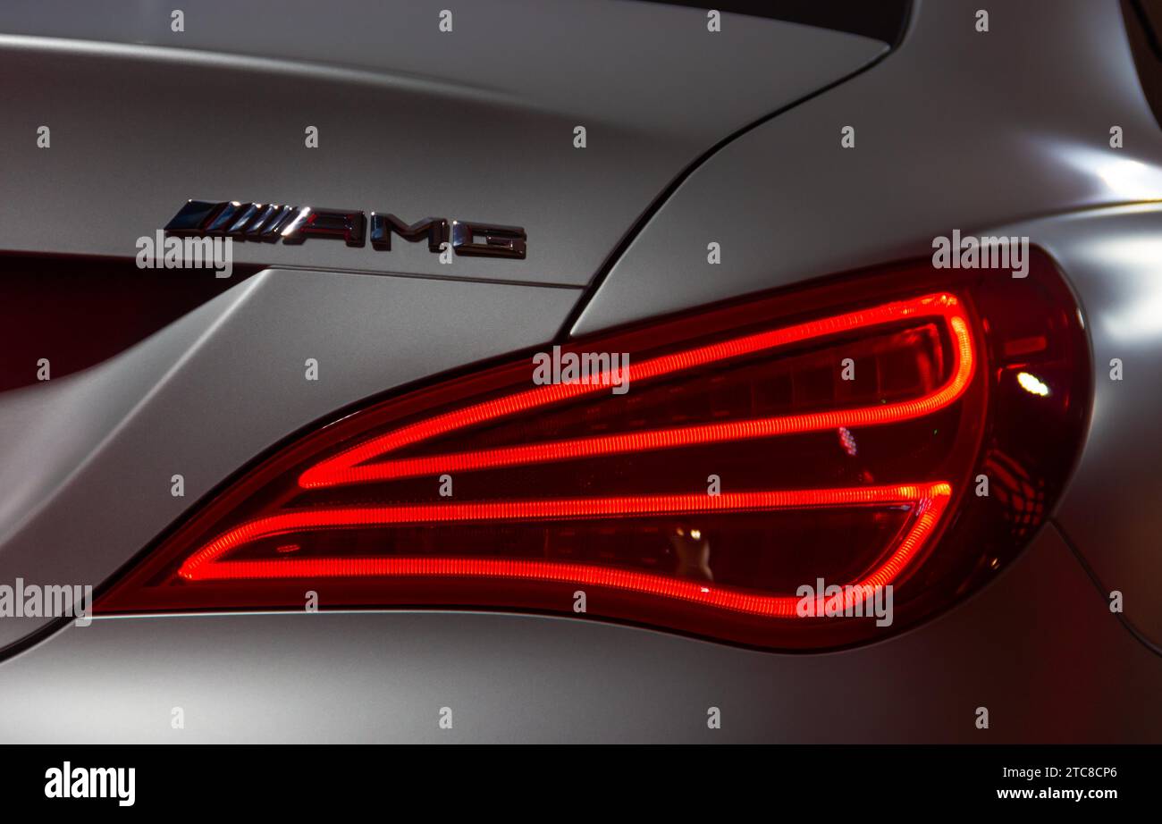 Un'immagine della luce posteriore di una Mercedes CLA 45 AMG Foto Stock