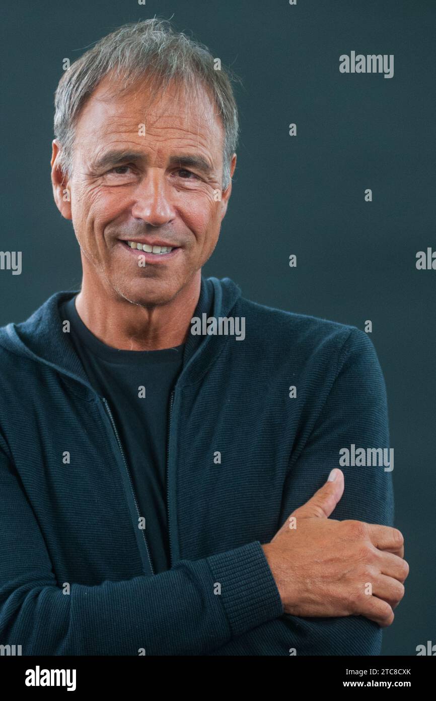 Romanziere inglese e sceneggiatore Anthony Horowitz assiste un photocall durante l'Edinburgh International Book Festival il 12 agosto 2017 in Edinburg Foto Stock