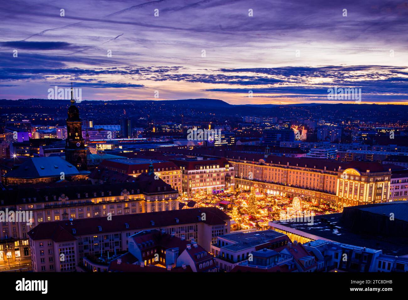 Il Dresden Striezelmarkt, che si tiene dal 1434, è il più antico mercatino di Natale della Germania e si svolge sull'Altmarkt. Nel 2009 la Foto Stock