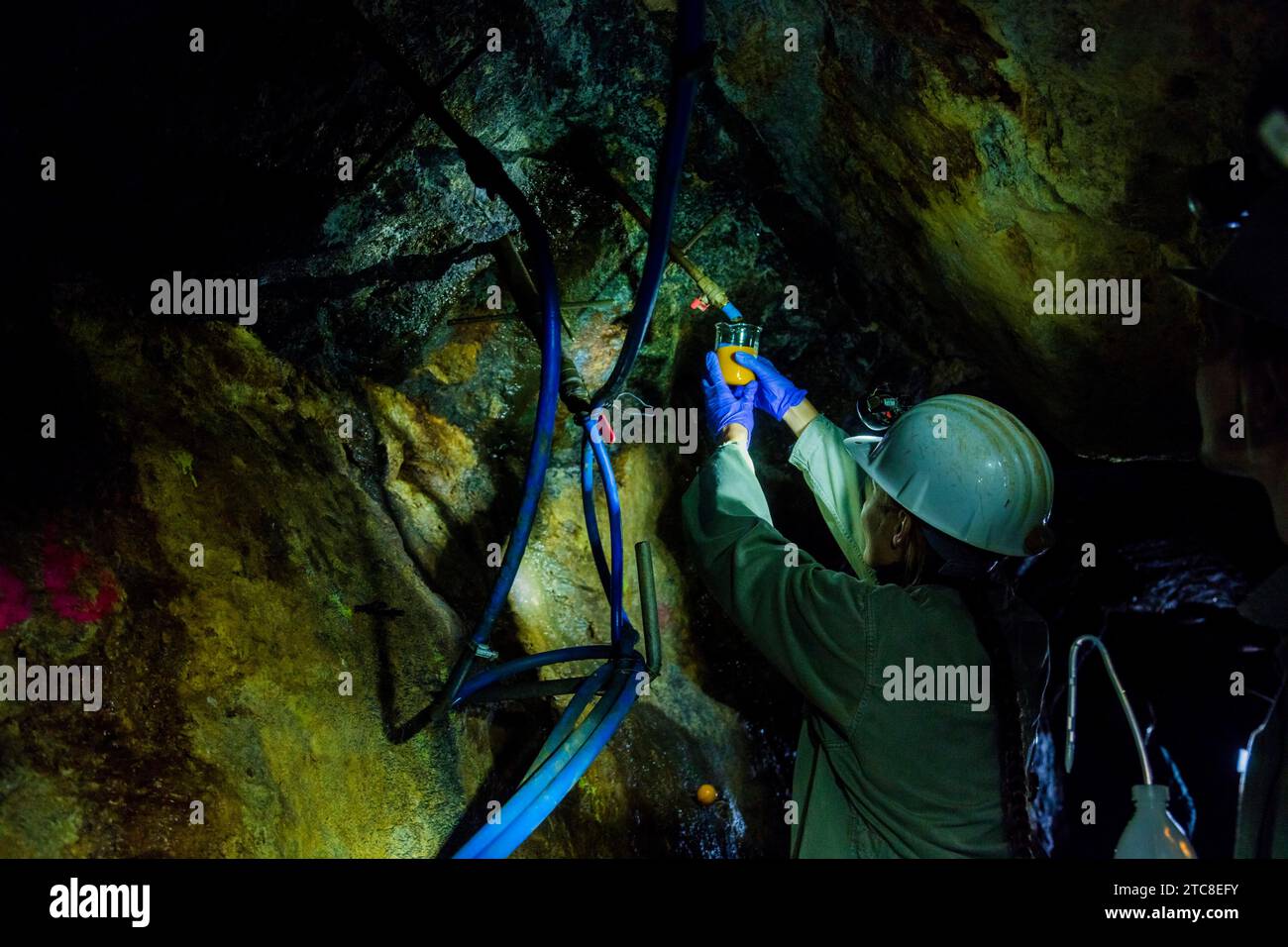 Gli studenti della miniera Reiche Zeche testano nuovi metodi di estrazione del minerale, mediante iniezioni nella montagna Foto Stock