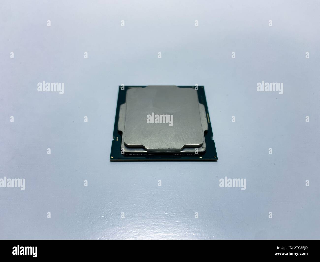 Condizione utilizzata processore del computer su sfondo bianco Foto Stock