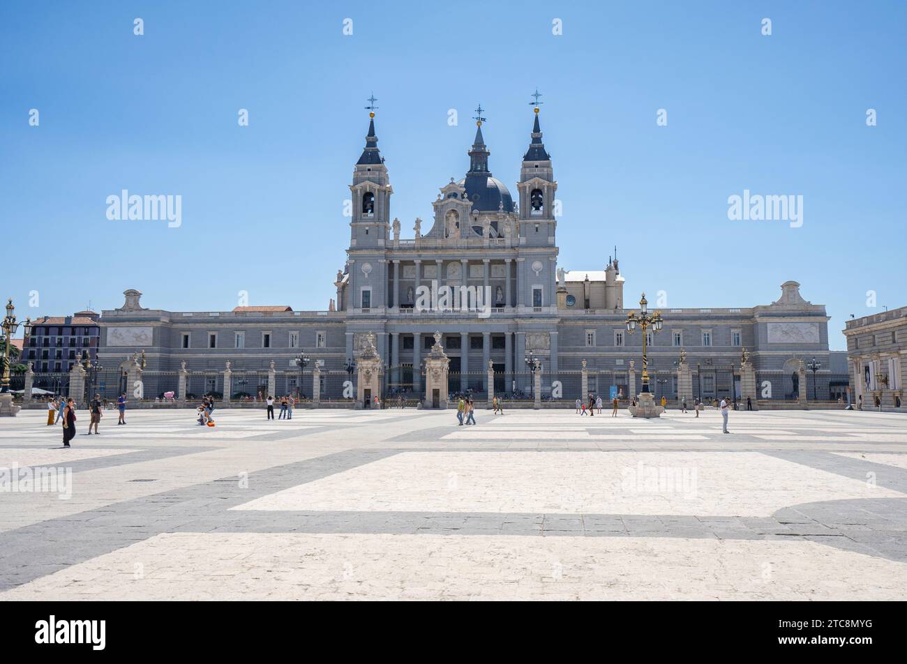 Madrid, Spagna - 28 agosto 2023: Esterno e cortile dello storico Palazzo reale di Madrid, Spagna Foto Stock