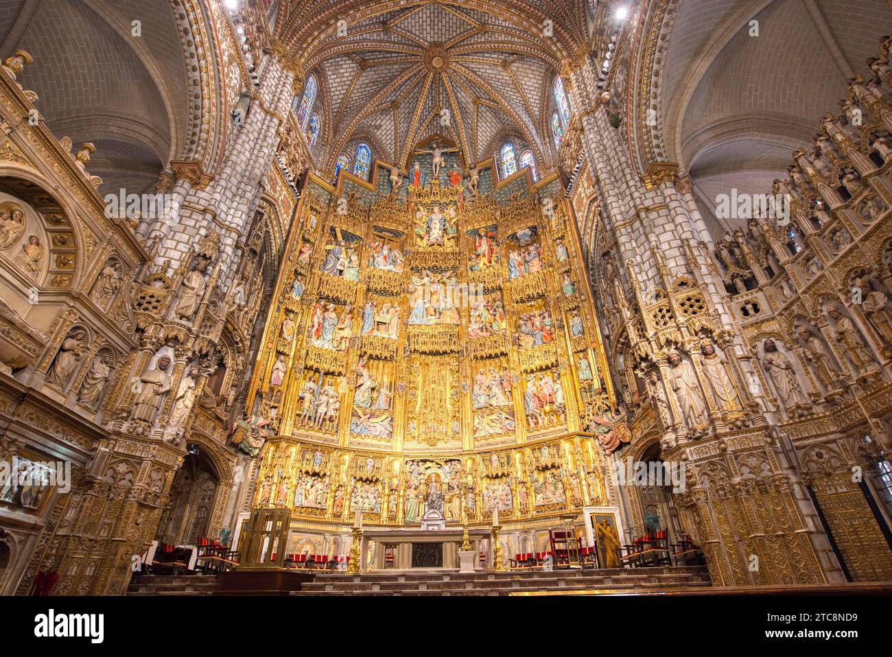 Splendido altare dorato della Cattedrale di Santa Maria di Toledo in Spagna Foto Stock