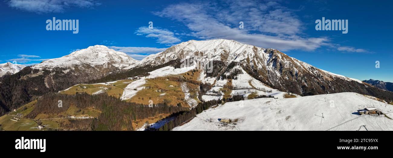 Veduta aerea del Monte Arera , del Monte Alben e del Monte Grem nella Val Seriana e della Val Brembana, lombardia, Bergamo, Italia Foto Stock