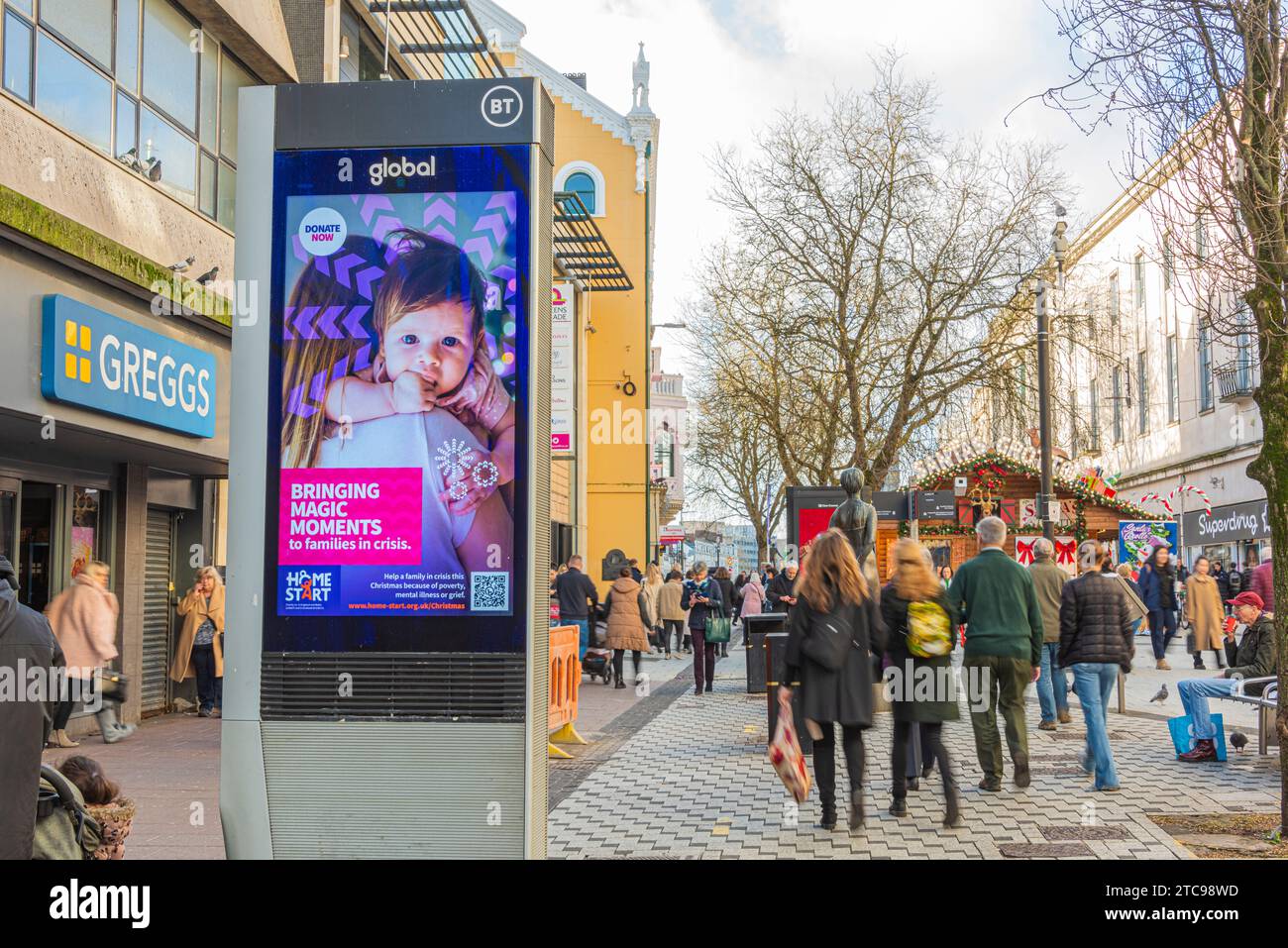 Schermo per la pubblicità digitale su Cardiff Queen Street Foto Stock