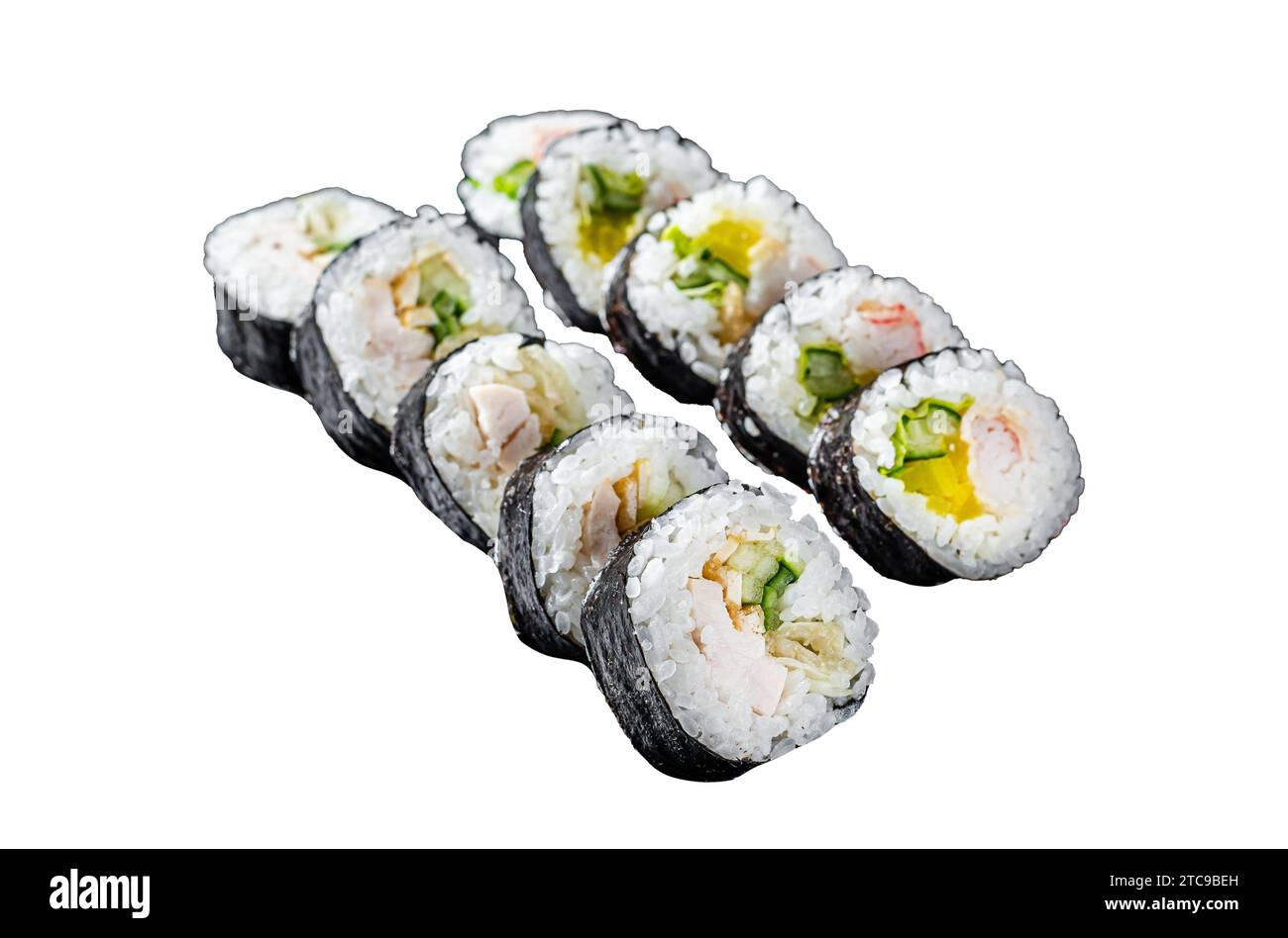 Involtino di riso coreano kimbap o gimbap, sushi coreano. Isolata, sfondo bianco Foto Stock