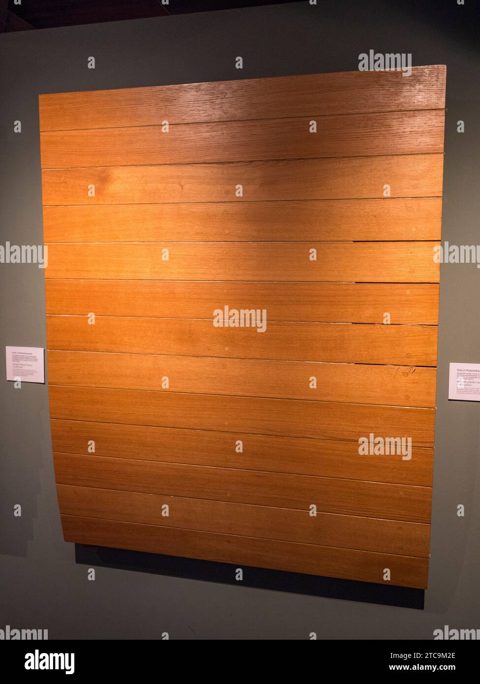 Esempio di tavole di legno costruzione di navi carvel nel Museo marittimo internazionale di HafenCity, Amburgo, Germania. Foto Stock