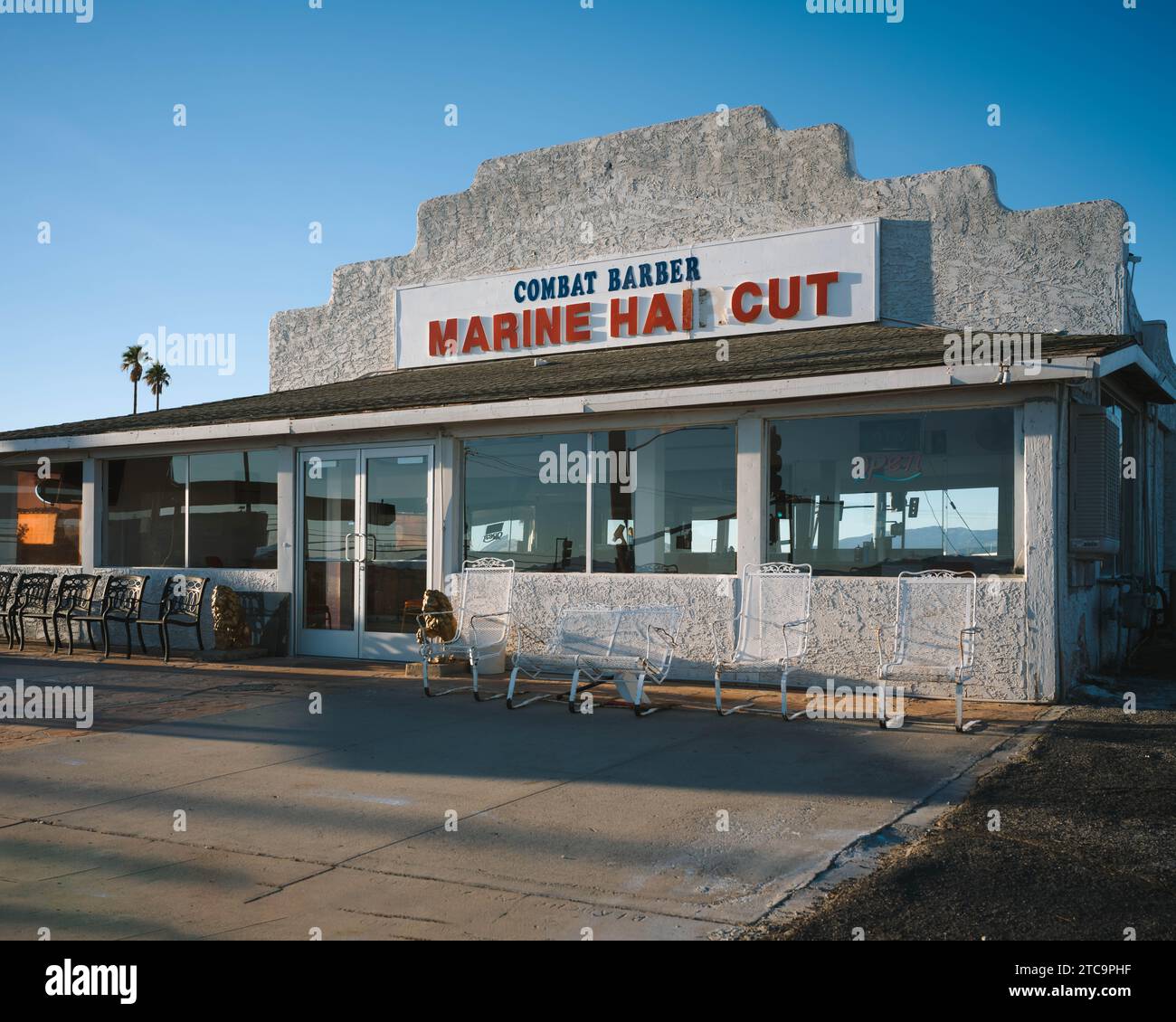 Marine Hair Cut, 29 Palms California, Marine base. Foto Stock