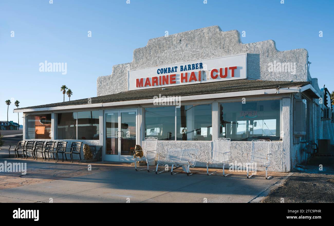 Marine Hair Cut, 29 Palms California, Marine base. Foto Stock