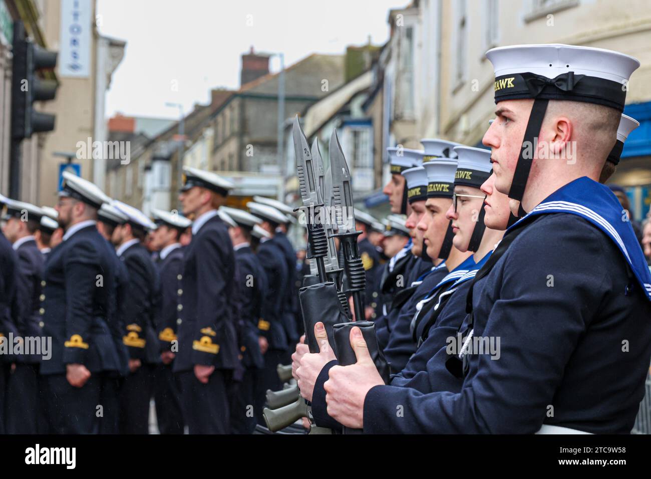 La Freedom of Helston Parade guidata dai cadetti di RNAS Culdrose e HMS Seahawk Foto Stock