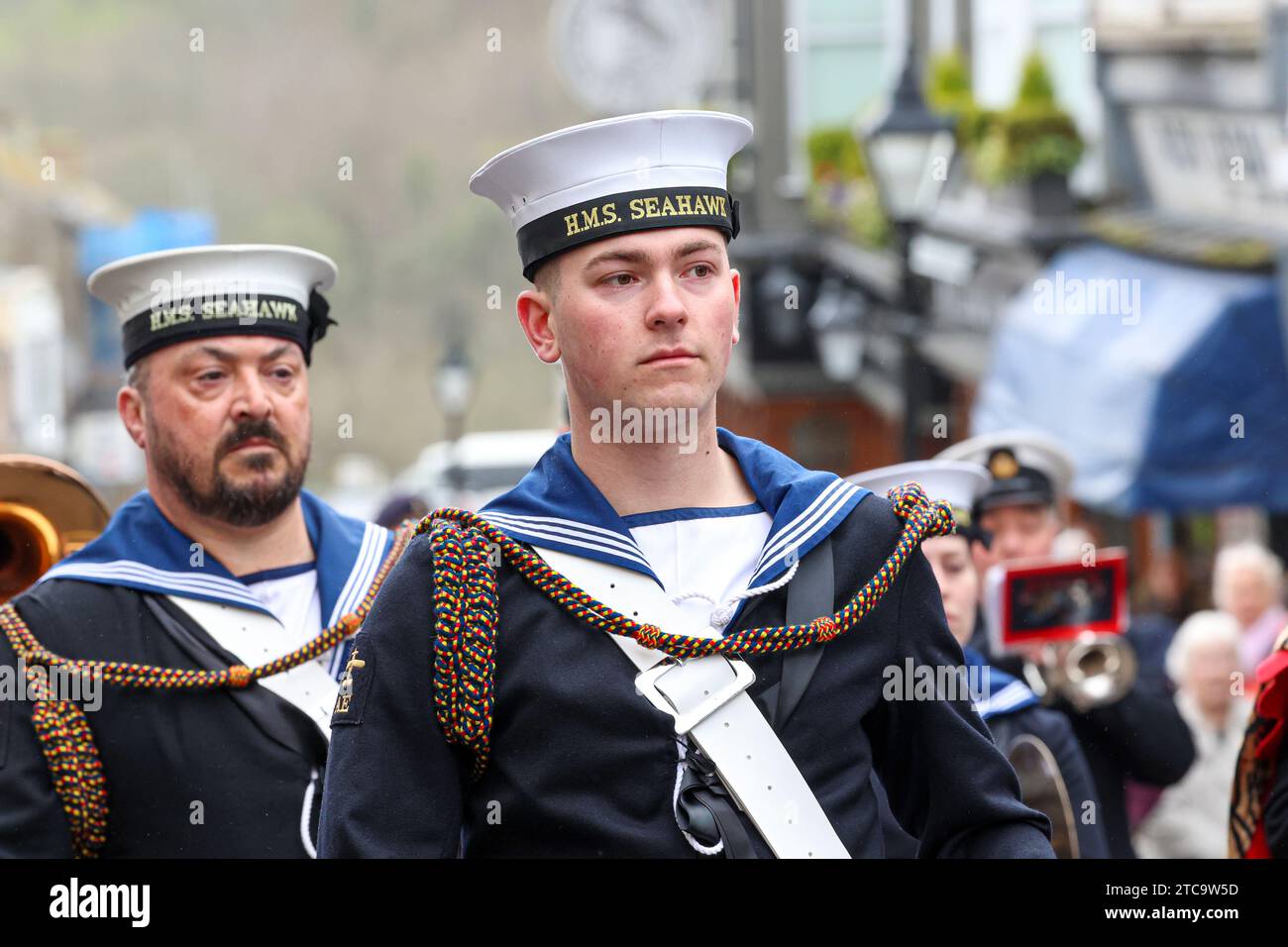 La Freedom of Helston Parade guidata dai cadetti di RNAS Culdrose e HMS Seahawk Foto Stock