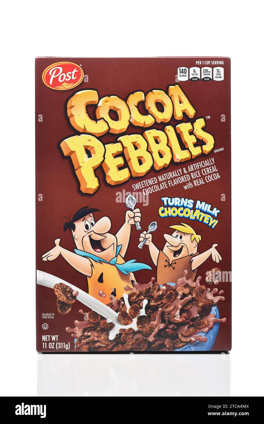 IRVINE, CALIFORNIA - 11 DEC 2023: Una scatola di cereali da colazione Post Cocoa Pebbles. Foto Stock