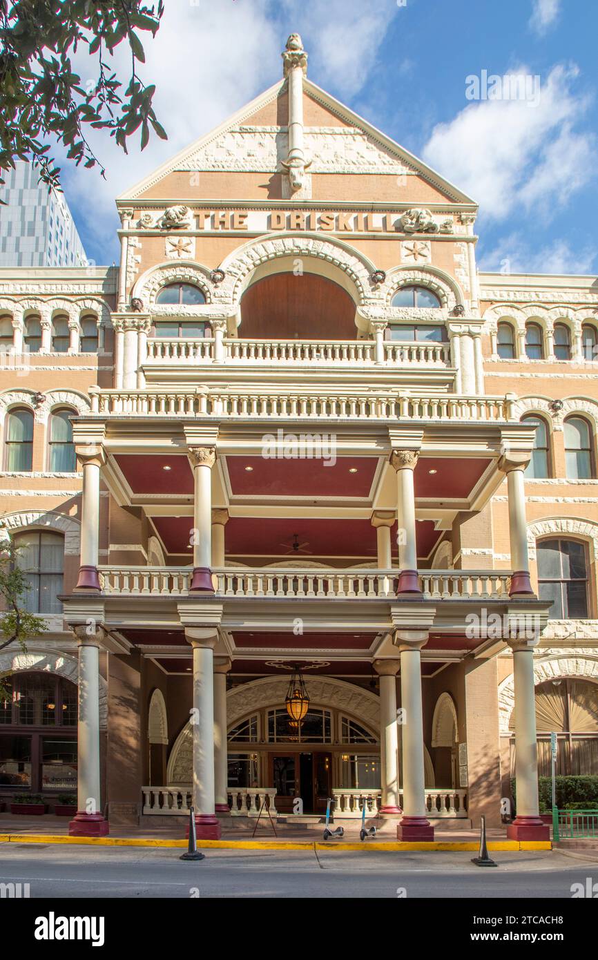 Austin, Texas - 3 novembre 2023: Facciata dello storico hotel The Driskill nella città vecchia di Austin, Stati Uniti. Foto Stock