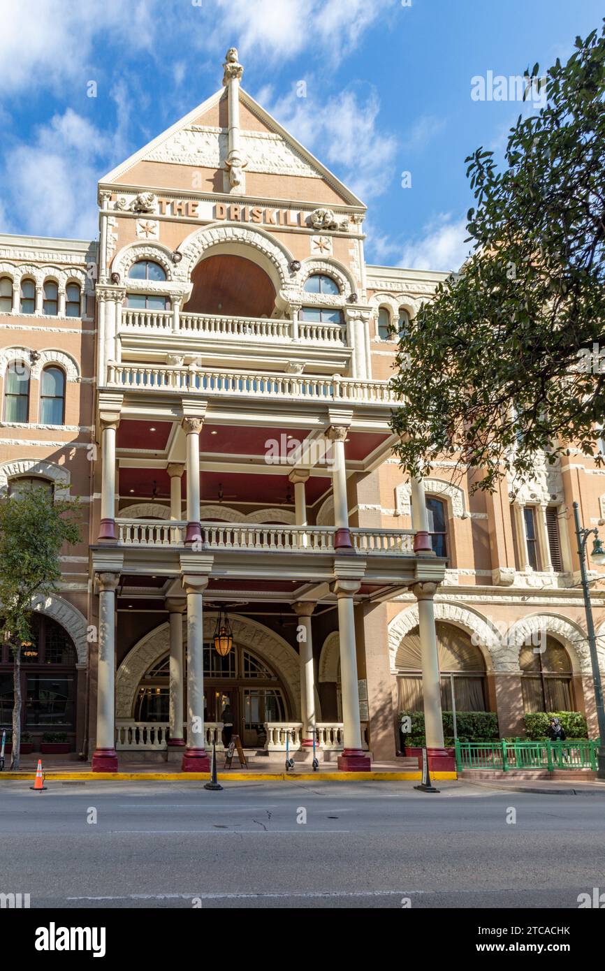 Austin, Texas - 3 novembre 2023: Facciata dello storico hotel The Driskill nella città vecchia di Austin, Stati Uniti. Foto Stock