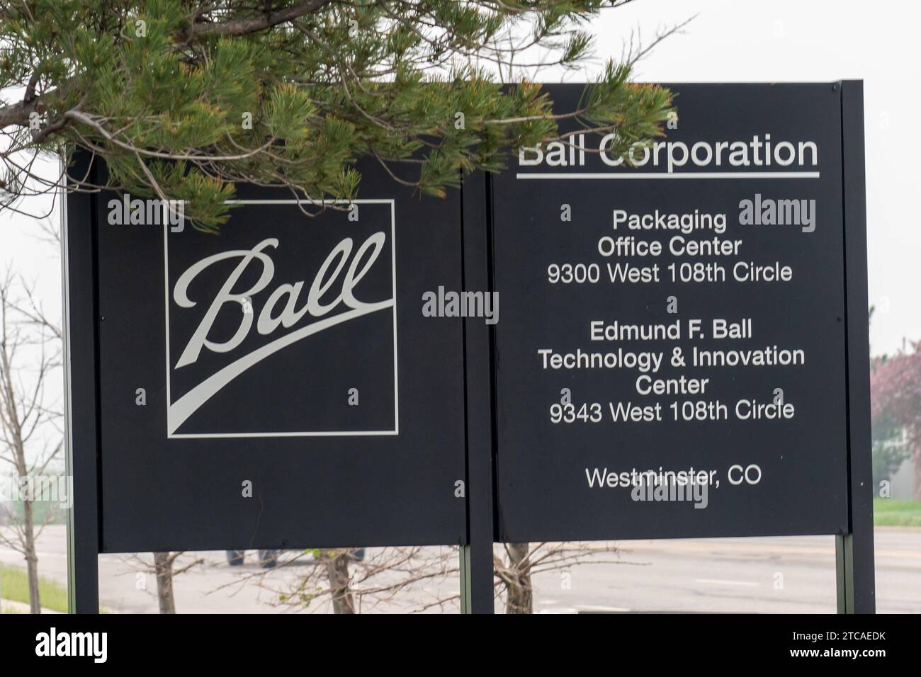 Cartello della Ball Corporation fuori dalla sede centrale di Westminster, Colorado, USA Foto Stock