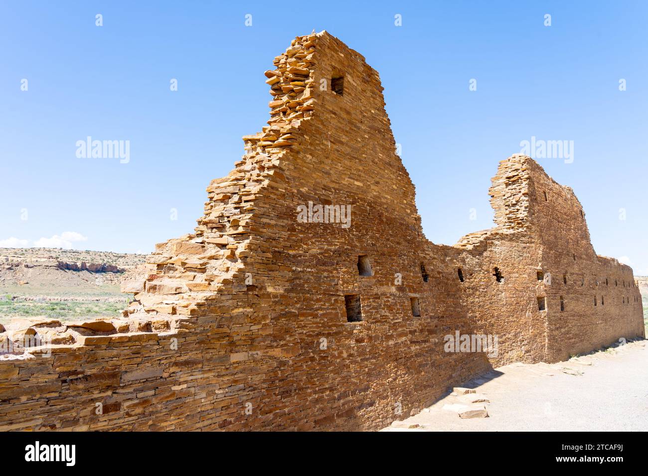 Antiche rovine di Pueblo Bonito nel Parco storico nazionale della cultura di Chaco, New Mexico, Stati Uniti. Foto Stock