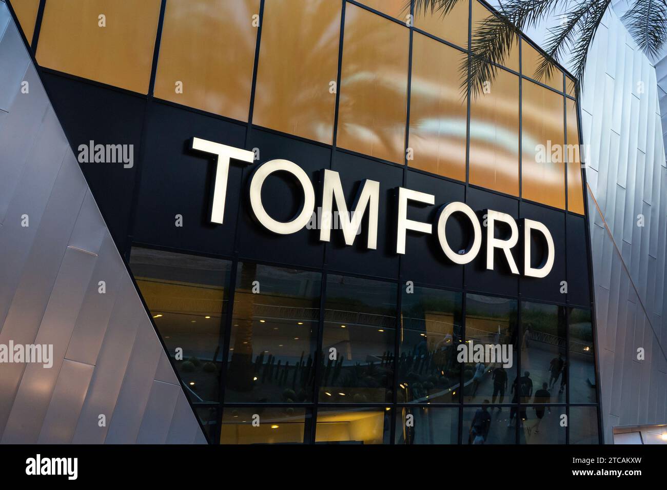 Primo piano dell'insegna del negozio Tom Ford sull'edificio presso il centro commerciale Shops at Crystals a Las Vegas, Nevada, USA Foto Stock