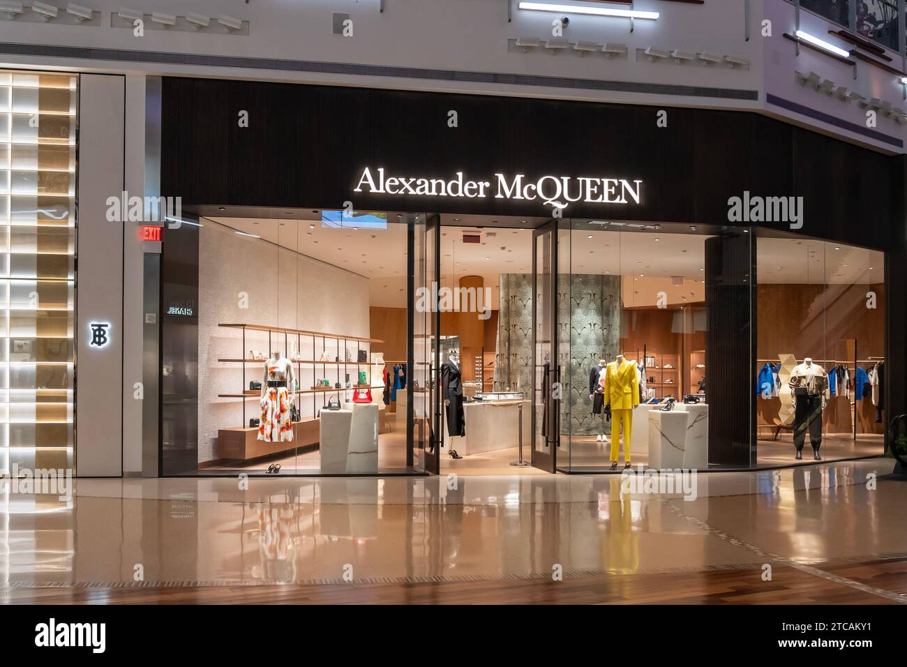 Un negozio Alexander McQueen nei negozi del centro commerciale Crystals di Las Vegas, Nevada, Stati Uniti Foto Stock