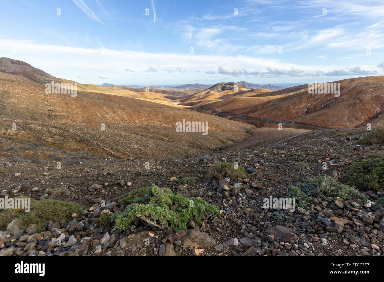 Vista panoramica dal punto panoramico mirador astronomico de Sicasumbre tra Pajara e la Pared sull'isola canaria di Fuerteventura, Spagna Foto Stock