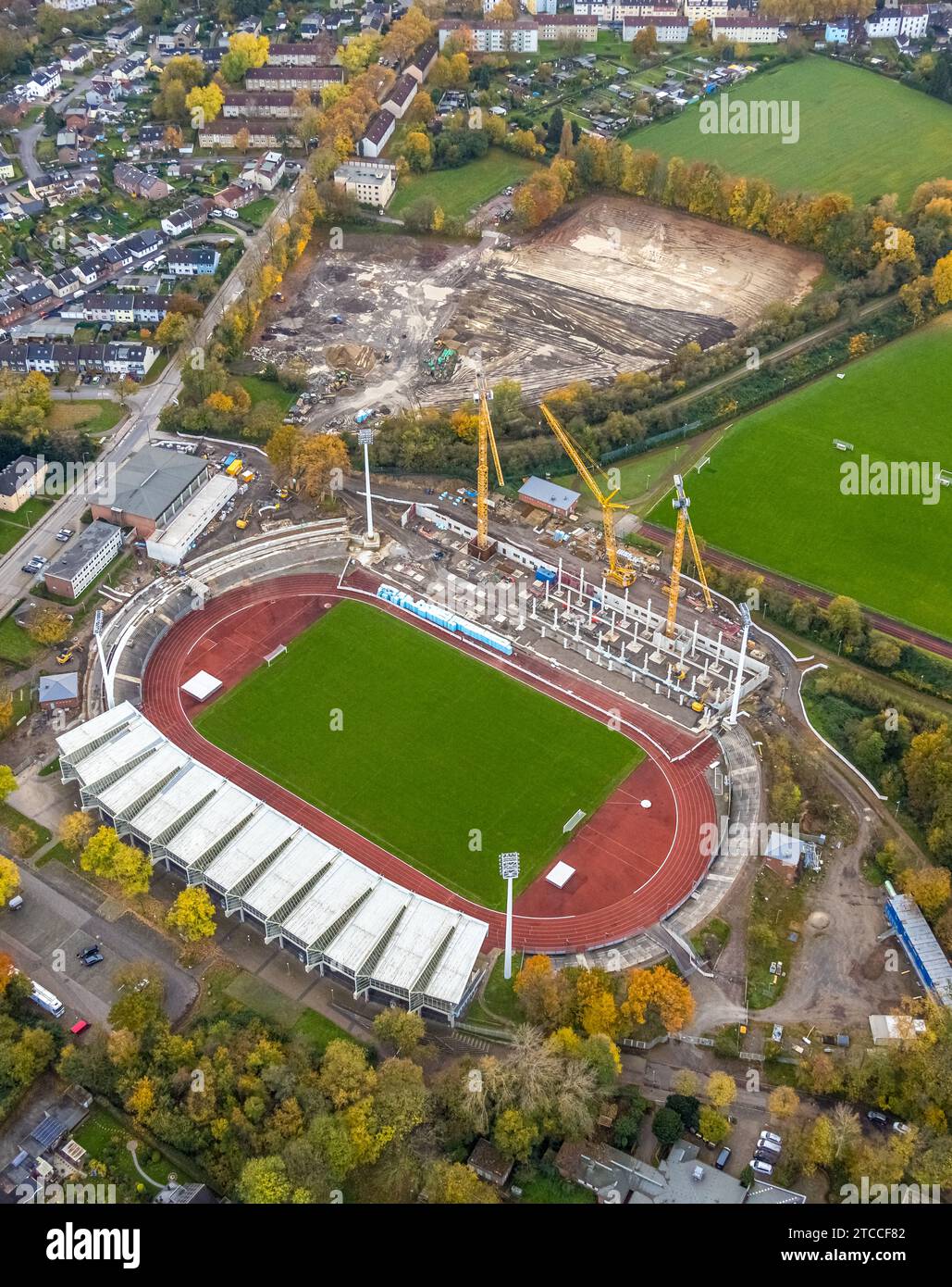 Vista aerea, campo da calcio Lohrheidestadion e stadio di atletica della SG Wattenscheid 09, cantiere con nuovo stand ovest, cantiere con Foto Stock