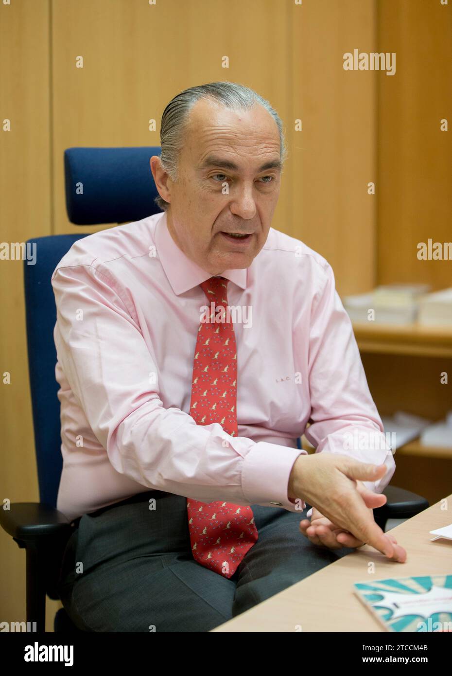 Madrid, 13/06/2014. Intervista allo scrittore Luis Alberto de Cuenca. Foto: Ignacio Gil Archdc. Crediti: Album / Archivo ABC / Ignacio Gil Foto Stock