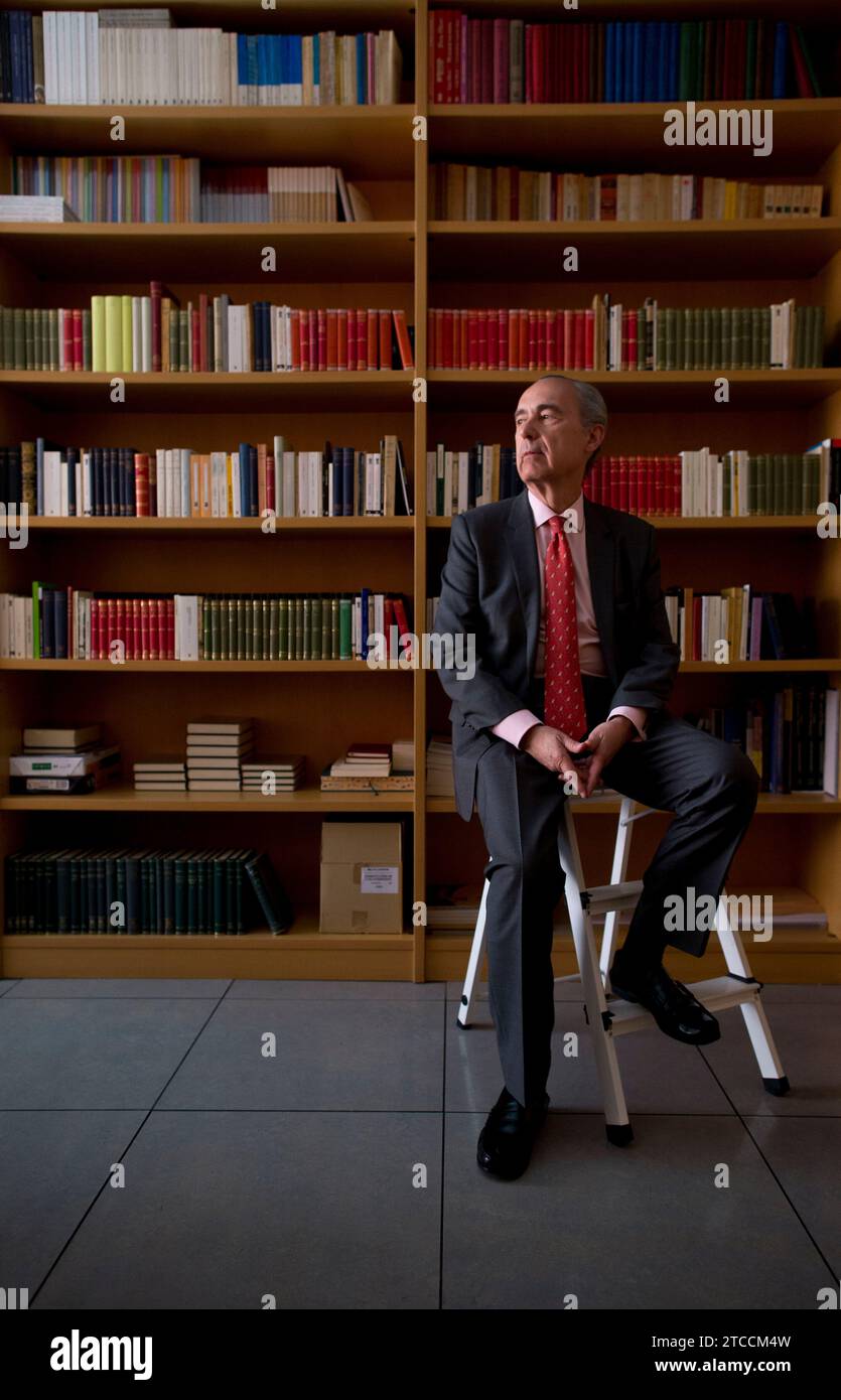 Madrid, 13/06/2014. Intervista allo scrittore Luis Alberto de Cuenca. Foto: Ignacio Gil Archdc. Crediti: Album / Archivo ABC / Ignacio Gil Foto Stock