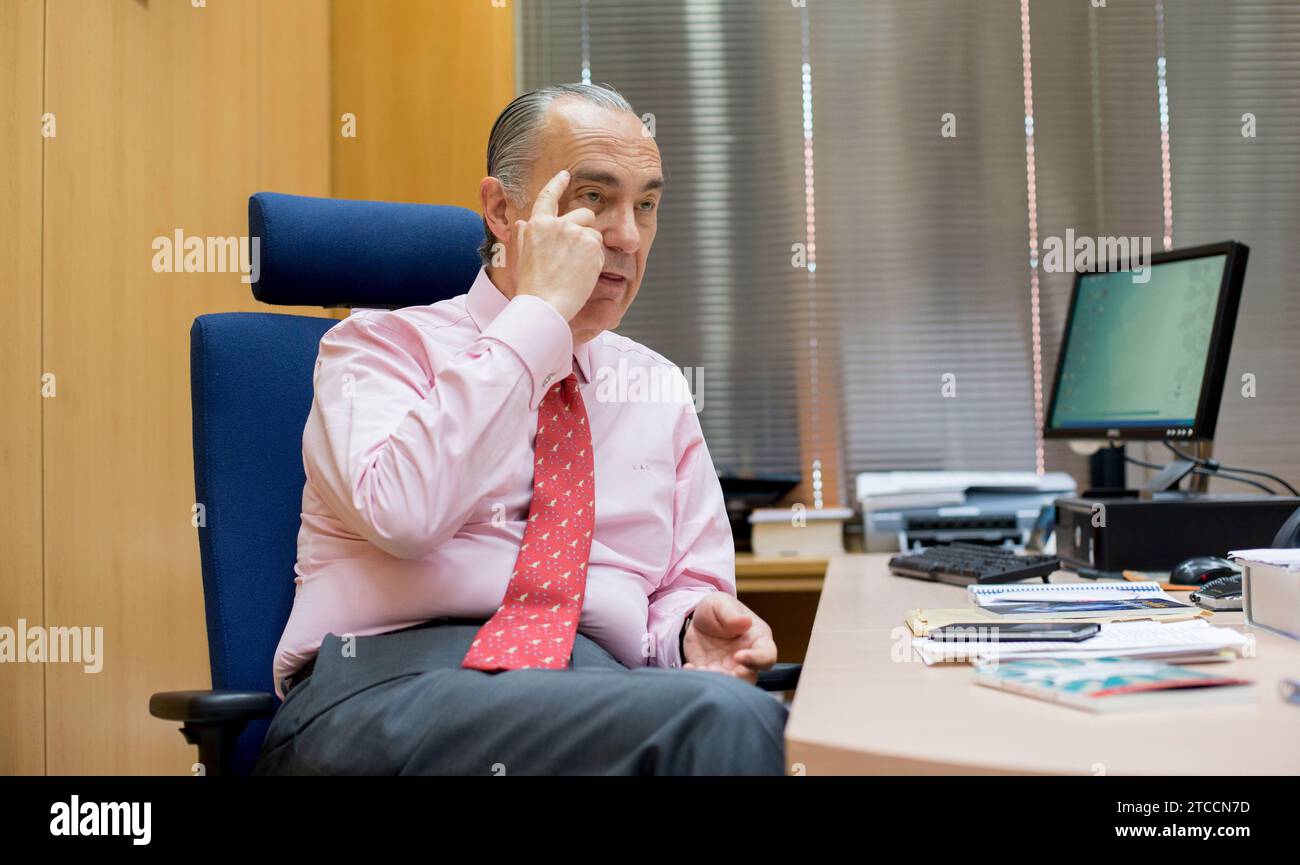 Madrid, 13/06/2014. Intervista allo scrittore Luis Alberto de Cuenca. Foto: Ignacio Gil Archdc. Crediti: Album / Archivo ABC / Ignacio Gil Foto Stock