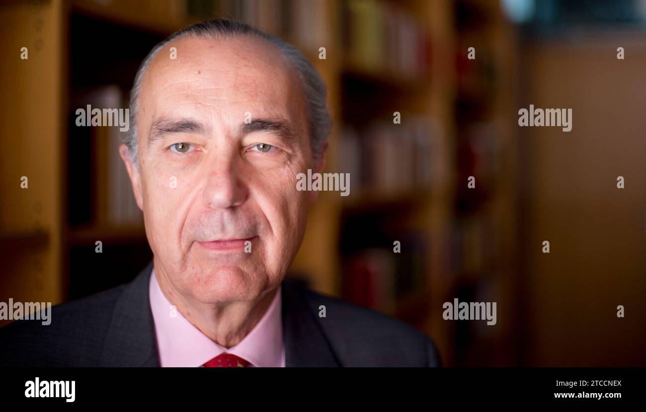 Madrid, 13/06/2014. Intervista allo scrittore Luis Alberto de Cuenca. Foto: Ignacio Gil Archdc. Crediti: Album / Archivo ABC / Ignacio Gil Foto Stock