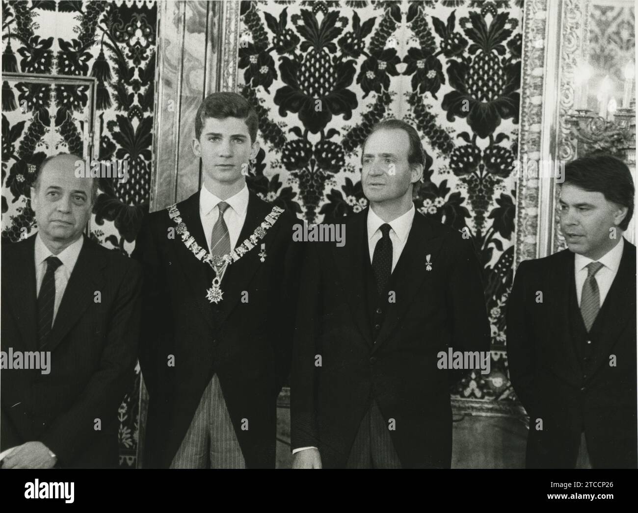 Madrid. 01/30/1986. Sua altezza reale il principe Filippo di Borbone riceve la gran croce dell'ordine di Carlo III Crediti: Album / Archivo ABC / Álvaro García Pelayo Foto Stock