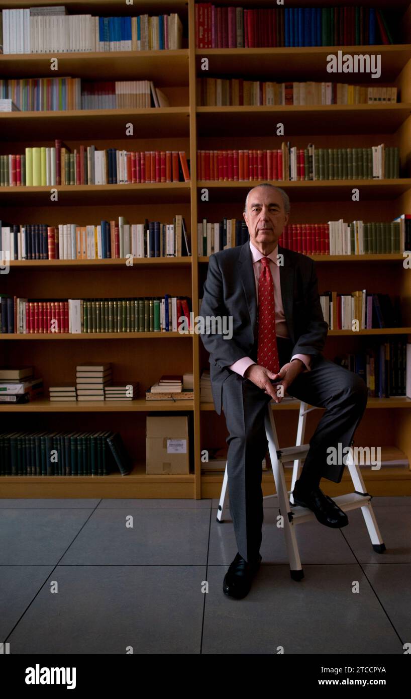 Madrid, 13/06/2014. Intervista allo scrittore Luis Alberto de Cuenca. Foto: Ignacio Gil Archdc. Crediti: Album / Archivo ABC / Ignacio Gil Foto Stock