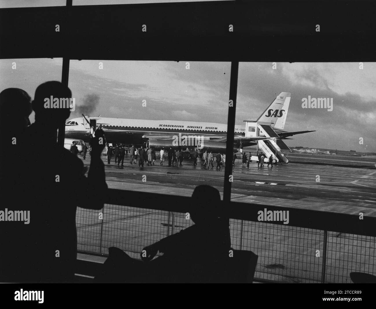 Lisbona (Portogallo), 1965 (ca.) Aeroporto di Portela, aperto nel 1940 e ancora in funzione. È il più grande in Portogallo. Crediti: Album / Archivo ABC / ARC,Álvaro García Pelayo Foto Stock