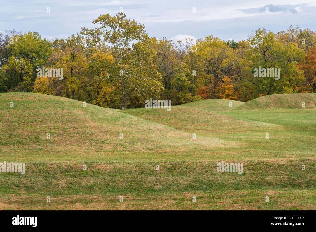 Earthworks presso l'Hopewell Culture National Historical Park in Ohio Foto Stock